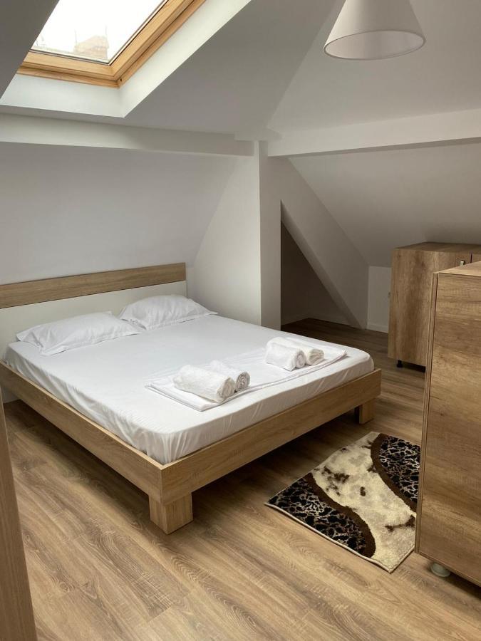 Pristina Select Apartments Luaran gambar
