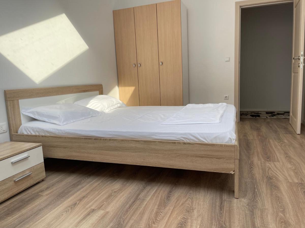 Pristina Select Apartments Luaran gambar