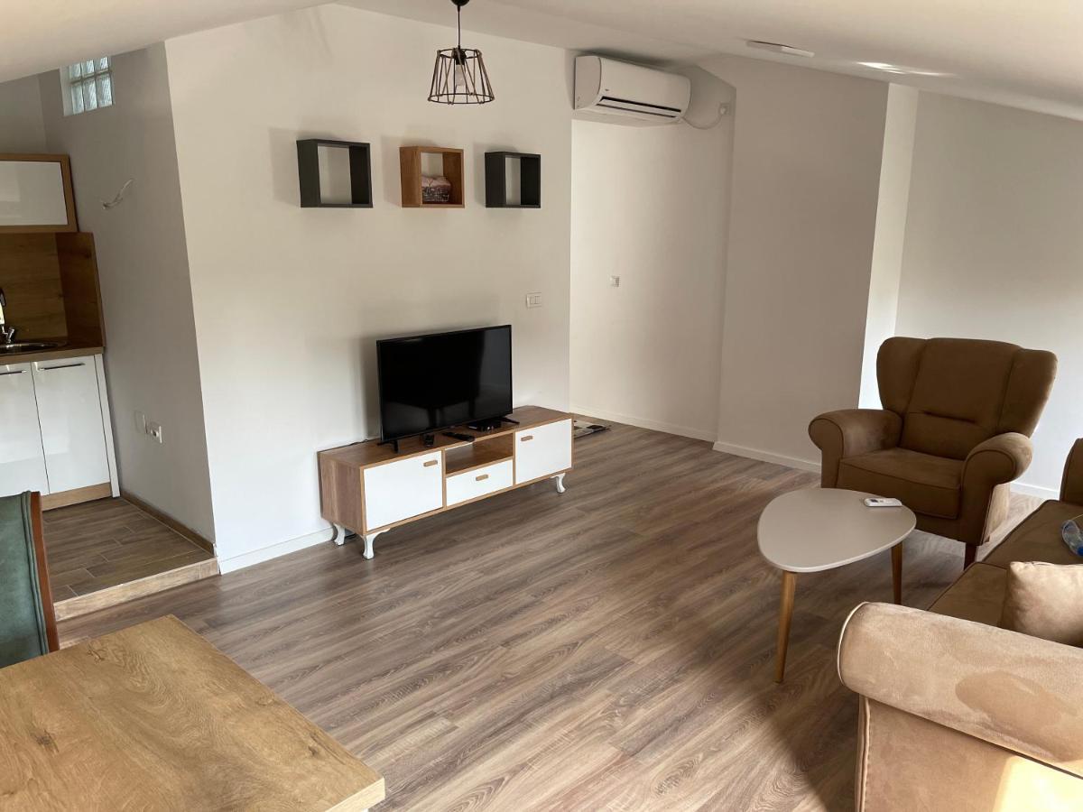 Pristina Select Apartments Luaran gambar