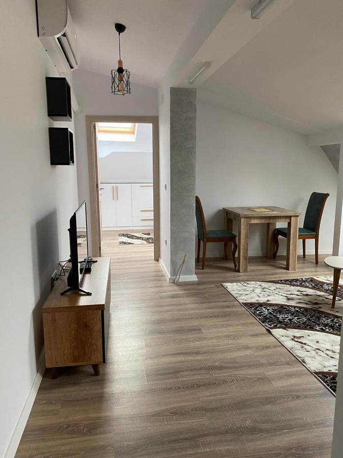 Pristina Select Apartments Luaran gambar