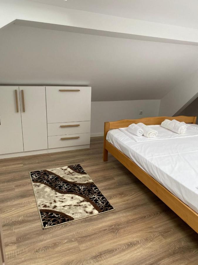 Pristina Select Apartments Luaran gambar