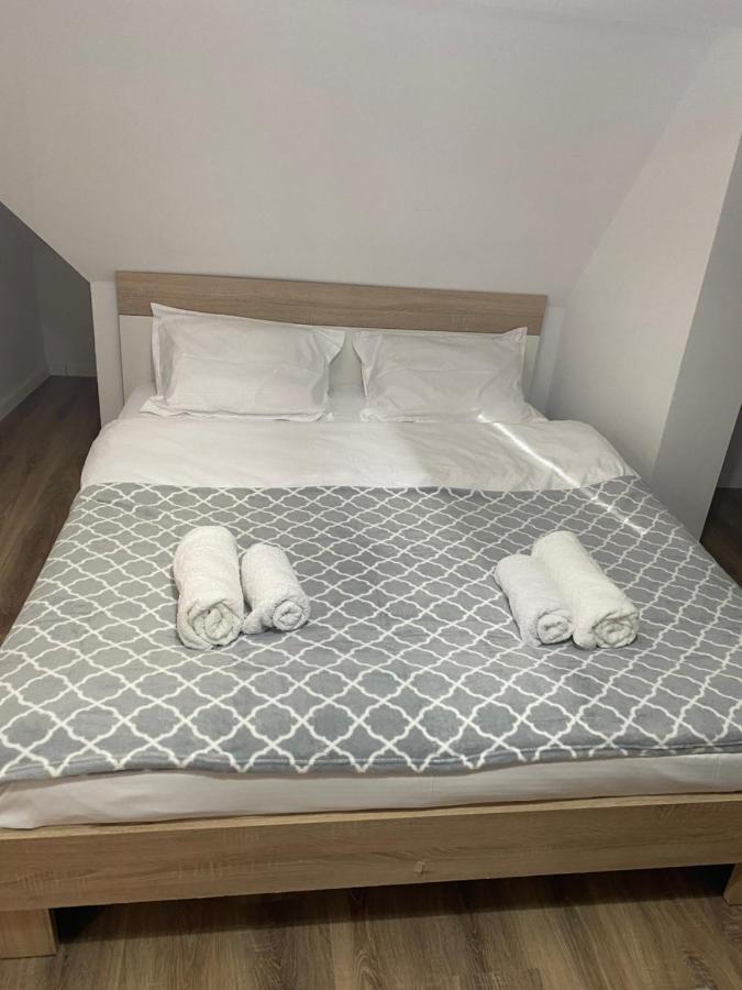 Pristina Select Apartments Luaran gambar