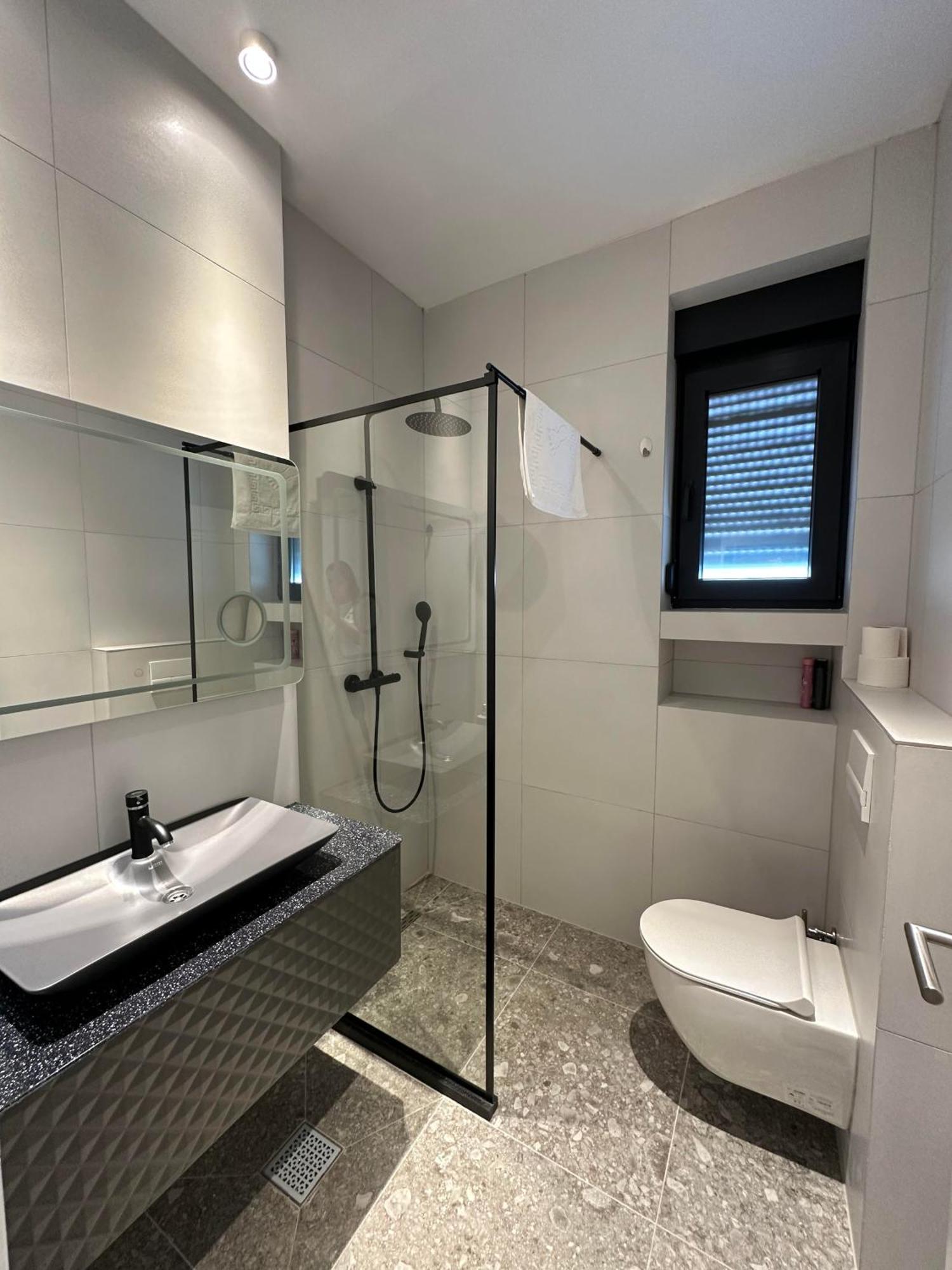 Pristina Select Apartments Luaran gambar